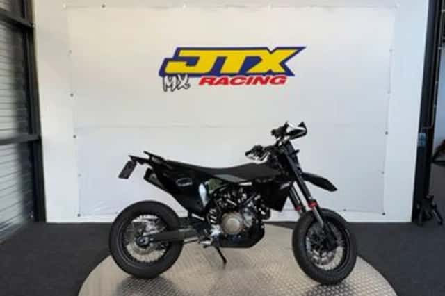 Husqvarna 701 Supermoto (2023) thumbnail 1