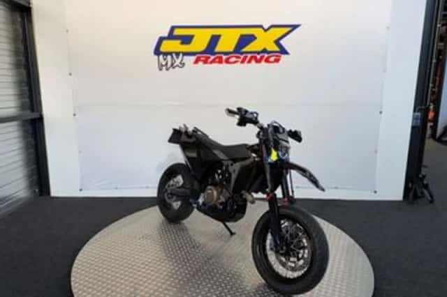 Husqvarna 701 Supermoto (2023) thumbnail 2
