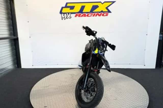 Husqvarna 701 Supermoto (2023) thumbnail 3