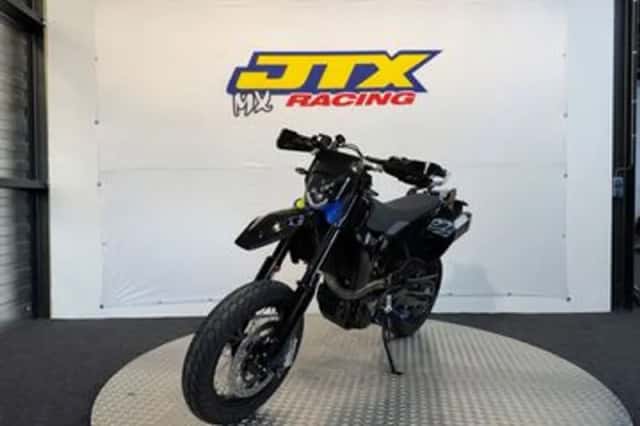 Husqvarna 701 Supermoto (2023) thumbnail 4