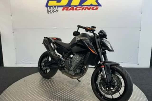 KTM 890 Duke (2021) thumbnail 2