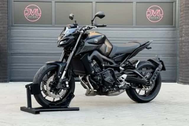 YAMAHA MT 09 ABS (2018) thumbnail 3