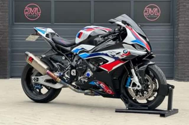 BMW M 1000 RR (2022) thumbnail 1