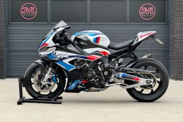 BMW M 1000 RR (2022) thumbnail 4