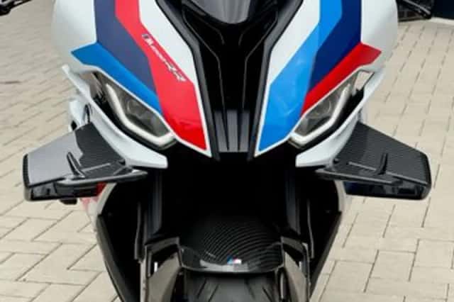 BMW M 1000 RR (2022) thumbnail 6