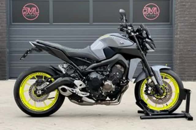Yamaha MT-09 (2017) thumbnail 2