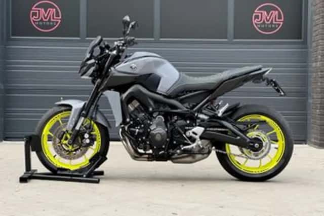 Yamaha MT-09 (2017) thumbnail 4