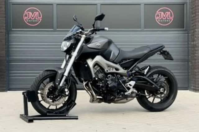 Yamaha MT-09 (2013) thumbnail 3