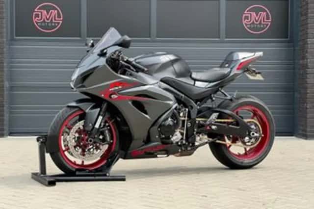 Suzuki GSX-R1000 (2017) thumbnail 3