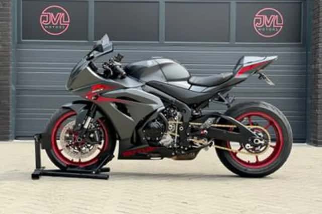 Suzuki GSX-R1000 (2017) thumbnail 4