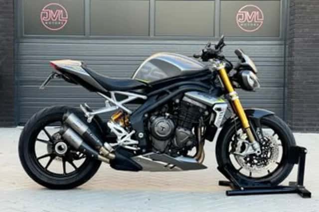 Triumph Speed Triple 1200 RS (2022) thumbnail 2