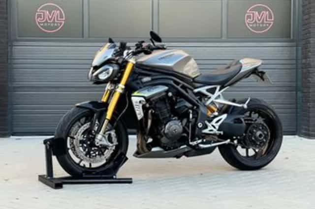 Triumph Speed Triple 1200 RS (2022) thumbnail 3