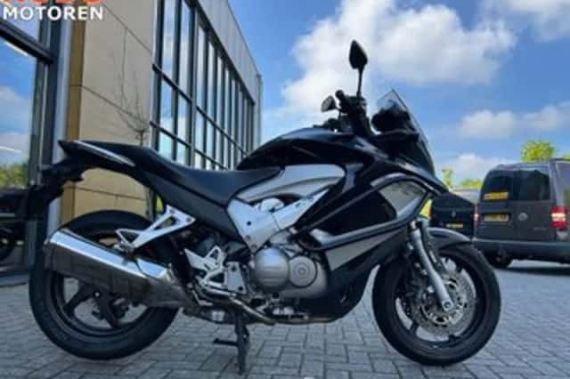 Honda VFR800X (2011) thumbnail 1