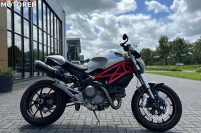 Ducati Monster 1100 (2010) thumbnail 1