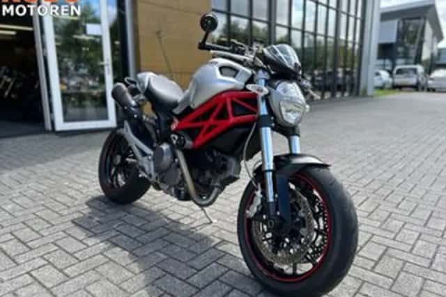 Ducati Monster 1100 (2010) thumbnail 2