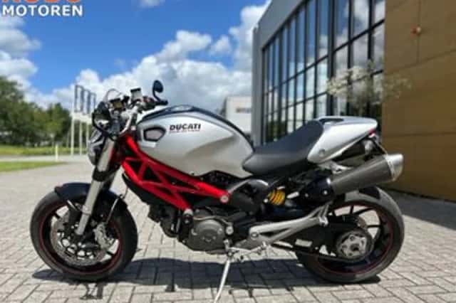 Ducati Monster 1100 (2010) thumbnail 3