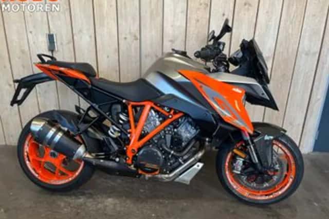 KTM 1290 Super Duke GT (2017) thumbnail 1