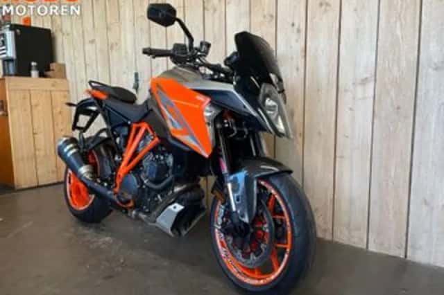KTM 1290 Super Duke GT (2017) thumbnail 2