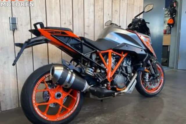 KTM 1290 Super Duke GT (2017) thumbnail 3