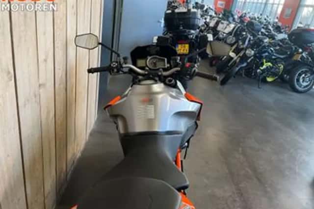 KTM 1290 Super Duke GT (2017) thumbnail 5