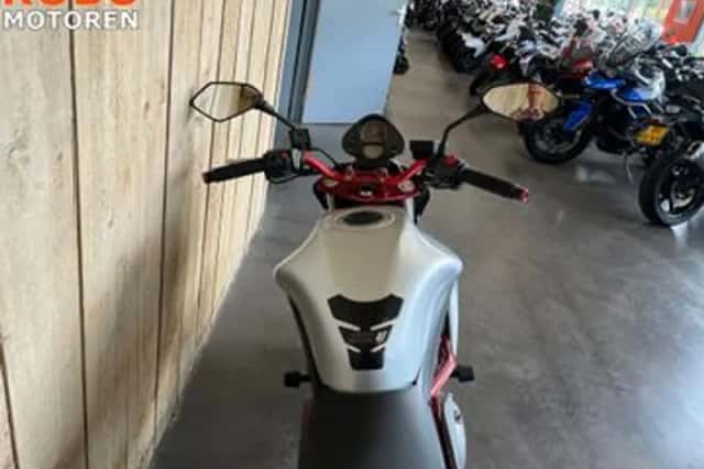 Kawasaki Er-6n (2006) thumbnail 4