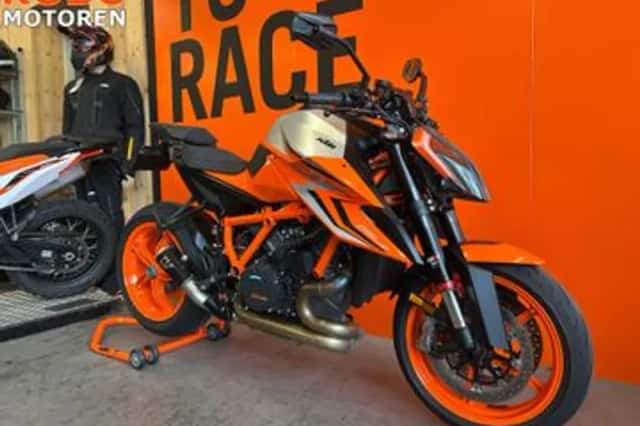 KTM 1290 SuperDuke R (2023) thumbnail 2