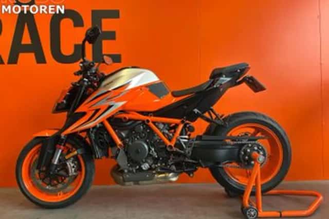 KTM 1290 SuperDuke R (2023) thumbnail 3