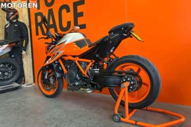 KTM 1290 SuperDuke R (2023) thumbnail 4