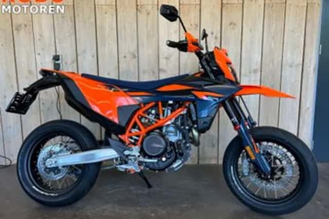 KTM 690 SMC (2026) thumbnail 3