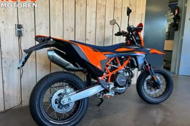 KTM 690 SMC (2026) thumbnail 4
