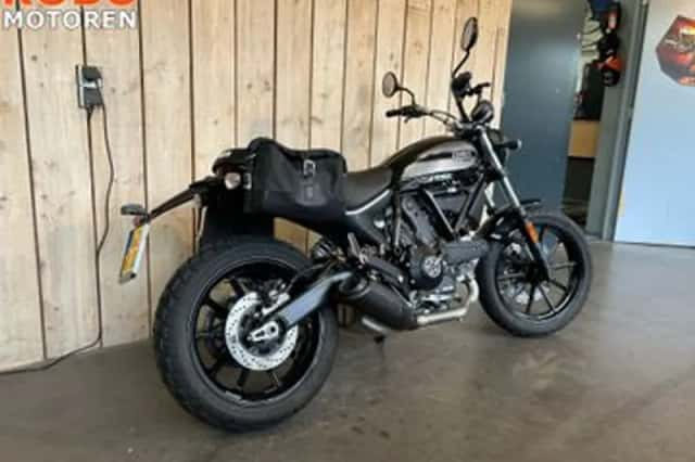 Ducati Scrambler CLASSIC (2016) thumbnail 2