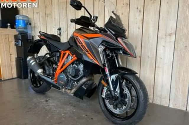 KTM 1290 Super Duke GT (2020) thumbnail 2