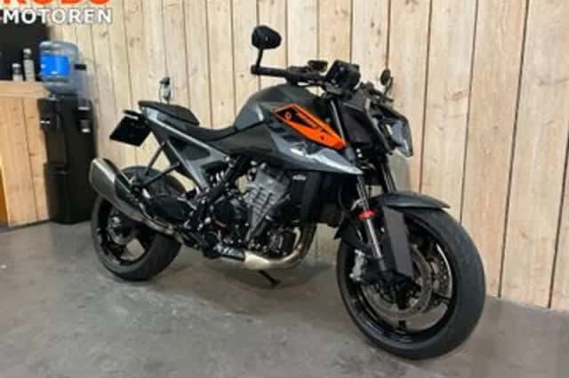 KTM 990 Duke (2024) thumbnail 2