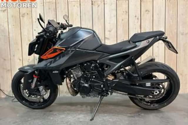 KTM 990 Duke (2024) thumbnail 3