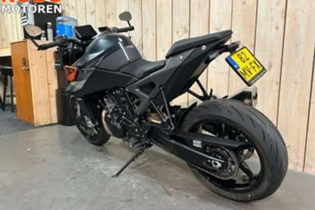 KTM 990 Duke (2024) thumbnail 5