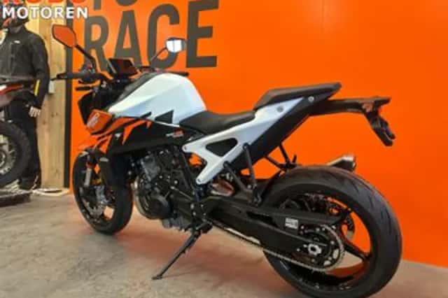 KTM 990 Duke (2026) thumbnail 6