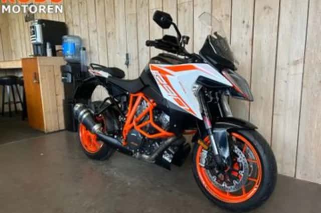 KTM 1290 Super Duke GT (2021) thumbnail 2