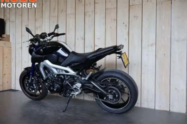 Yamaha MT-09 (2014) thumbnail 4