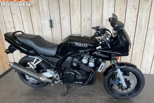 Yamaha FZS600 (2001) thumbnail 1