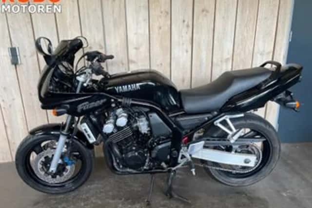 Yamaha FZS600 (2001) thumbnail 2