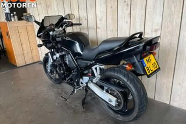 Yamaha FZS600 (2001) thumbnail 3