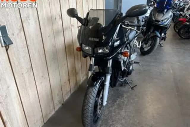 Yamaha FZS600 (2001) thumbnail 5