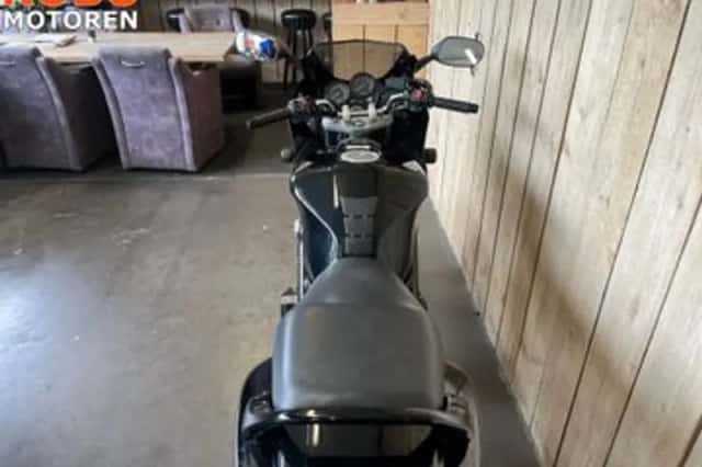 Yamaha FZS600 (2001) thumbnail 6