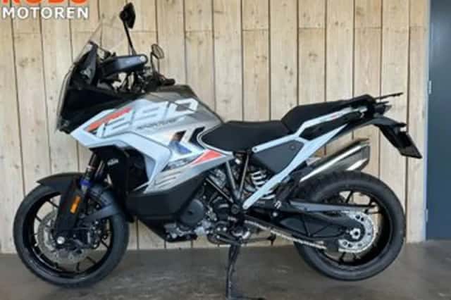 KTM 1290 Super Adventure S (2024) thumbnail 3