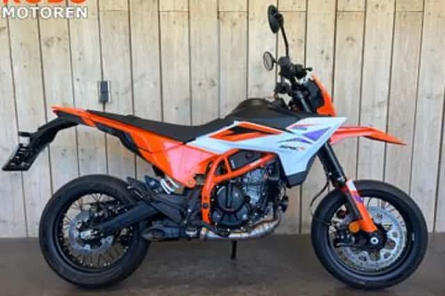 KTM 390 SMC R (2026) thumbnail 1