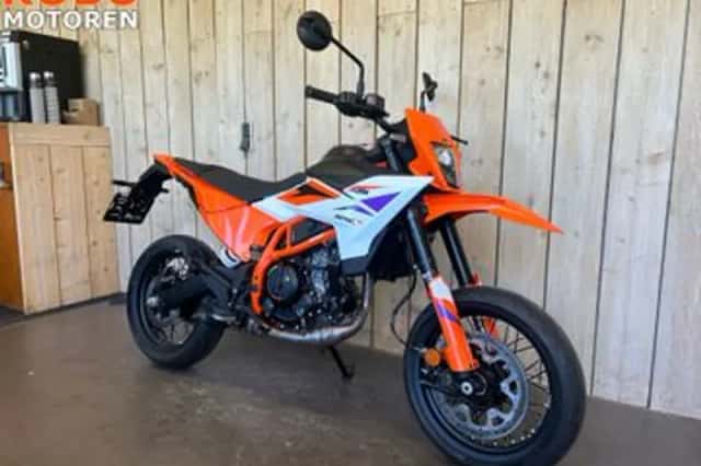 KTM 390 SMC R (2026) thumbnail 2