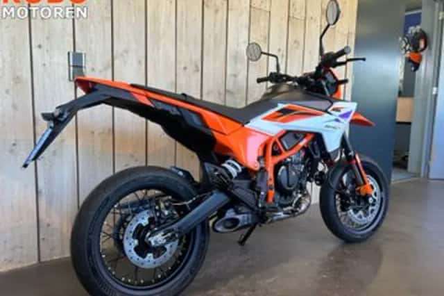 KTM 390 SMC R (2026) thumbnail 4