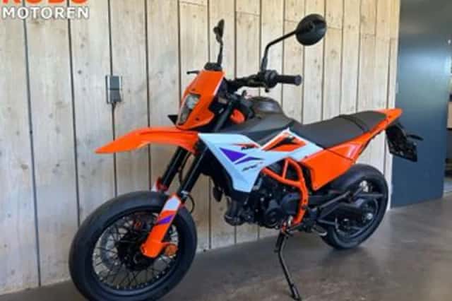 KTM 390 SMC R (2026) thumbnail 5