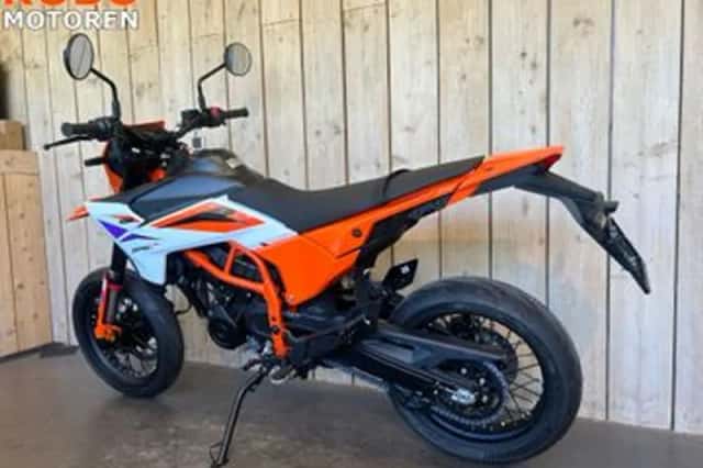 KTM 390 SMC R (2026) thumbnail 6