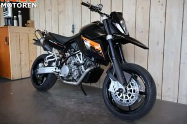 KTM 990 Supermoto (2010) thumbnail 2